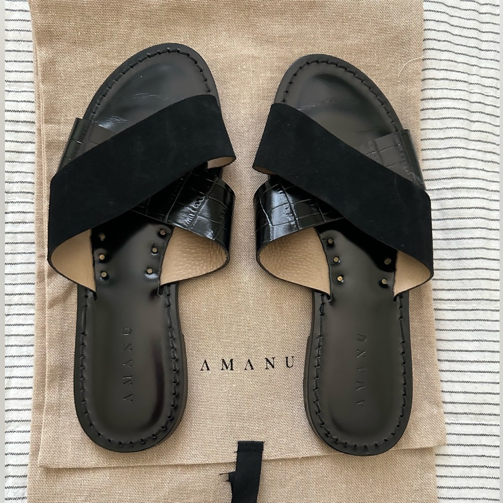 AMANU Women’s Black Crisscross Slide Sandals